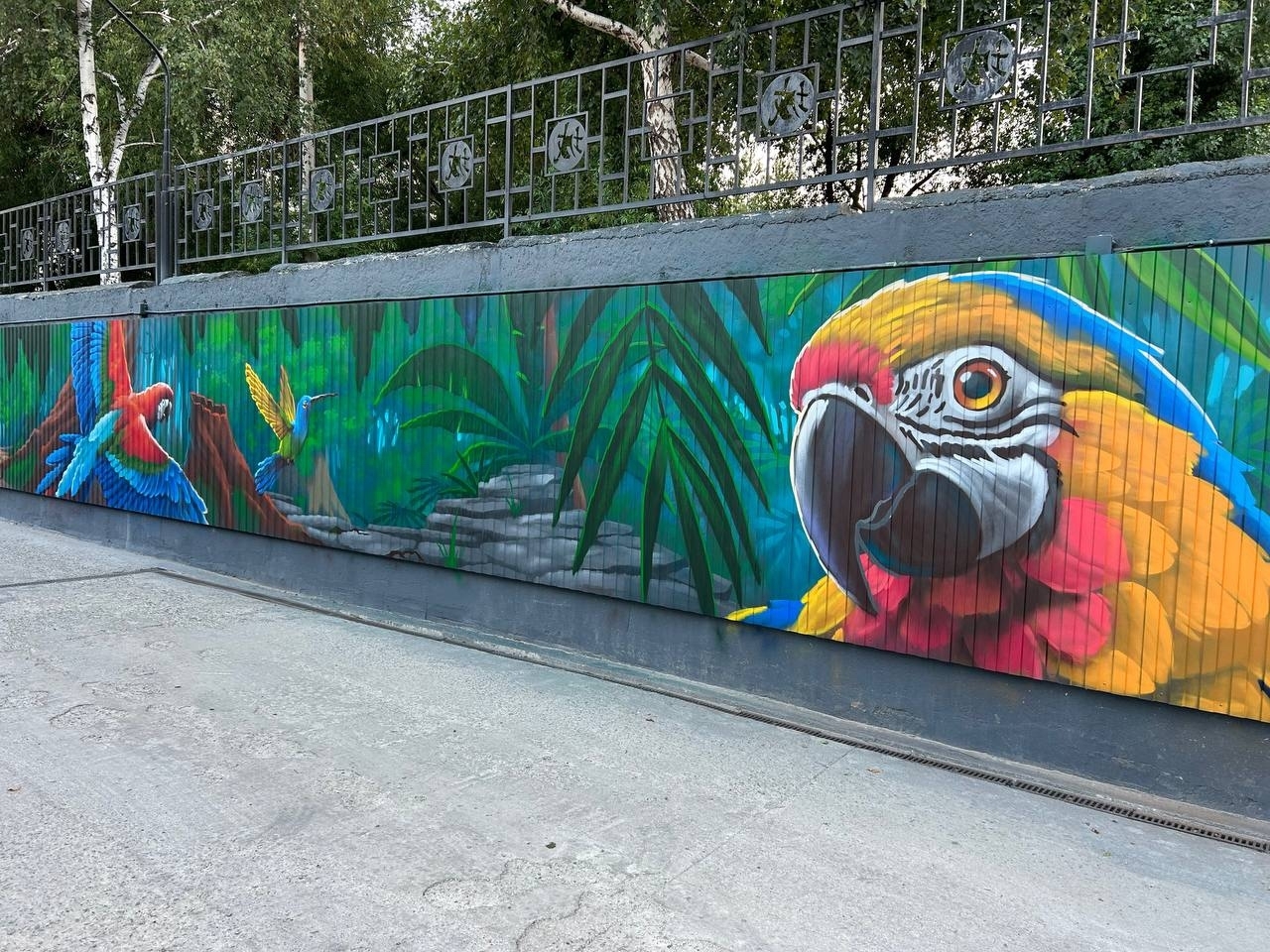 Роспись фасада здания в Москве — GraffitiCrew